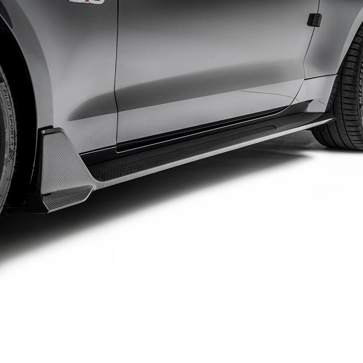 FORD MUSTANG CARBON FIBER SIDE SKIRTS - Image 3
