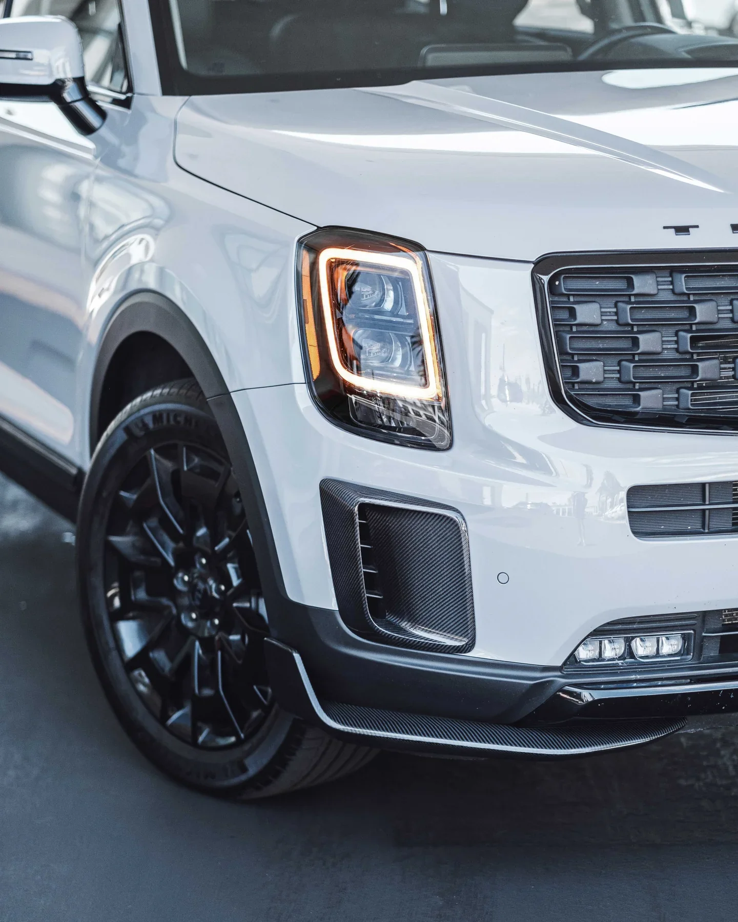 KIA TELLURIDE CARBON FIBER FRONT LIP - Image 3